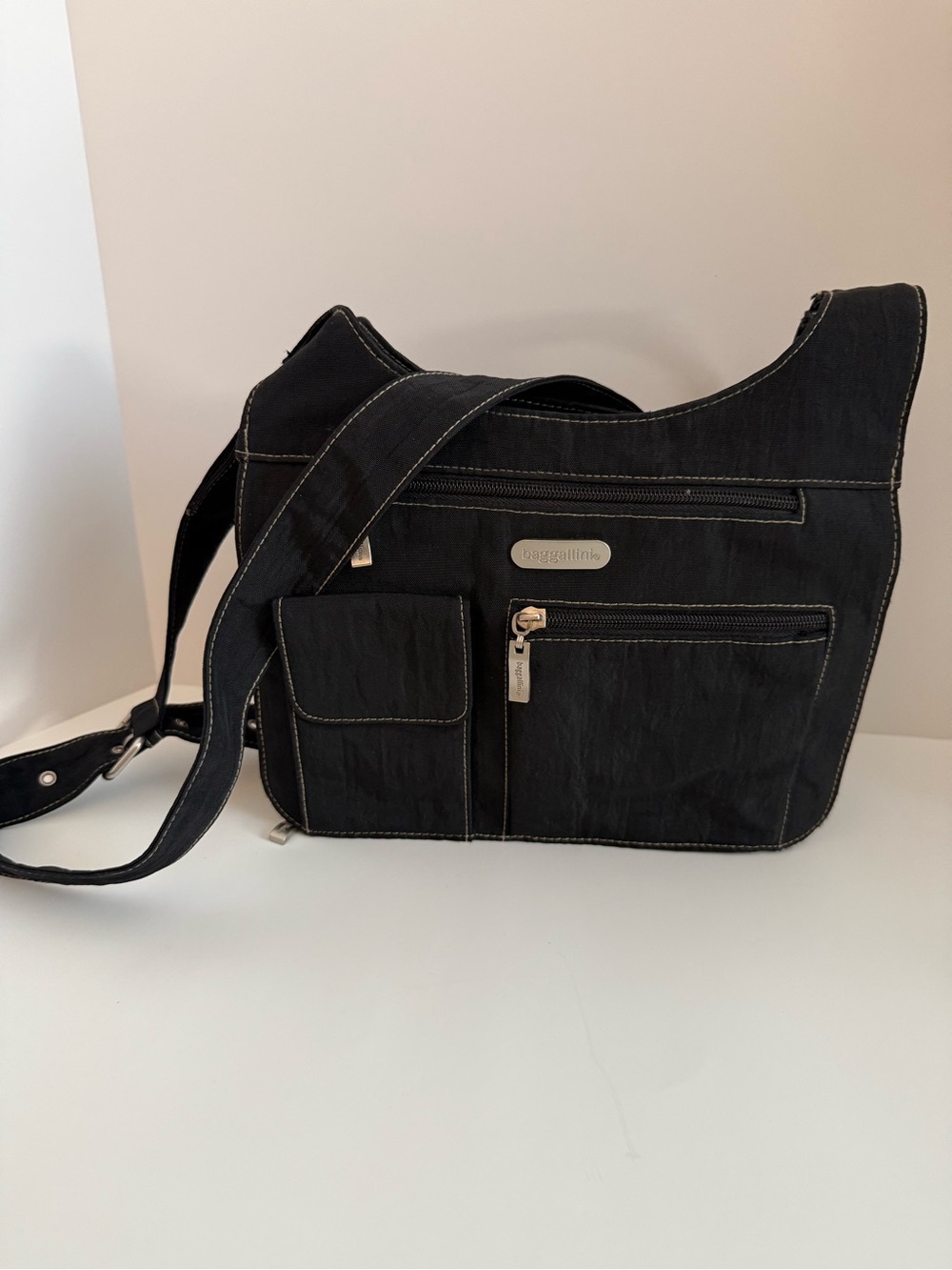 Substantial Baggallini Black Nylon Travel Crossbody Organizer Bag Multi Pocket